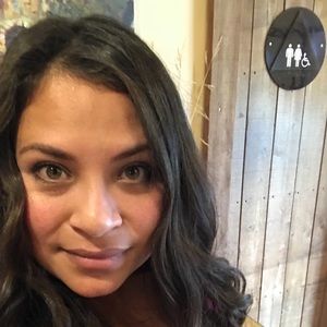 Meet your Posher, Claudia